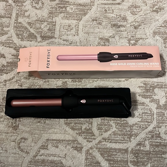Foxy Bae Rose Gold Curling Wand - Picture 3 of 3